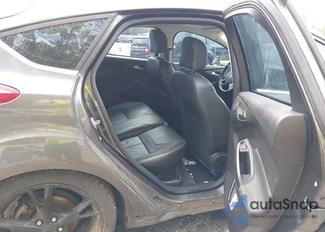 2016 Ford Focus Titanium из США, поврежденный, VIN 1FADP3N28GL239559